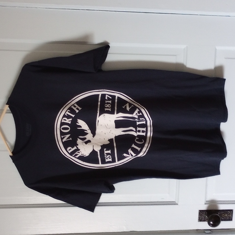 2 for 15! Navy blue Gildan tee shirt. Size-L